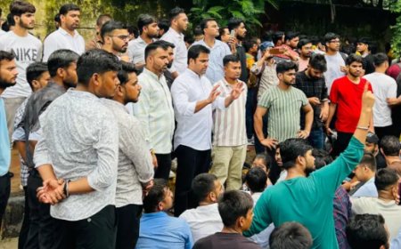 SSC परीक्षा में गड़बड़ियों को लेकर देशभर में विरोध, दिल्ली के जंतर-मंतर पर छात्रों और शिक्षकों का प्रदर्शन