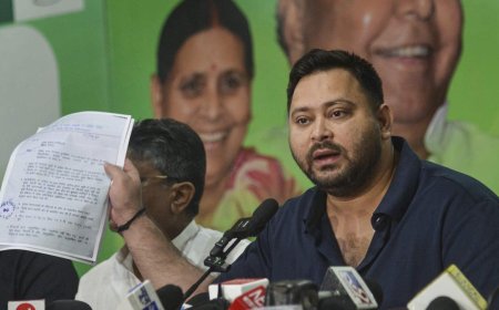 तेजस्वी यादव का आरोप: मेरा नाम वोटर लिस्ट से गायब, चुनाव आयोग ने बताया ‘भ्रामक दावा’