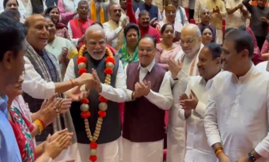 पीएम मोदी को एनडीए सांसदों ने किया सम्मानित, ऑपरेशन सिंदूर और महादेव की सफलता पर जताया गर्व
