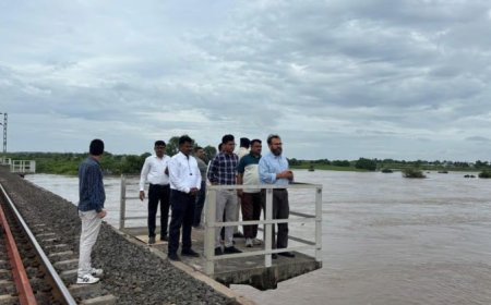 भारी बारिश और बाढ़ जैसी स्थिति में सोलापुर मंडल रेलवे ने यात्रियों की सुरक्षा और सुविधा के लिए उठाए अहम कदम