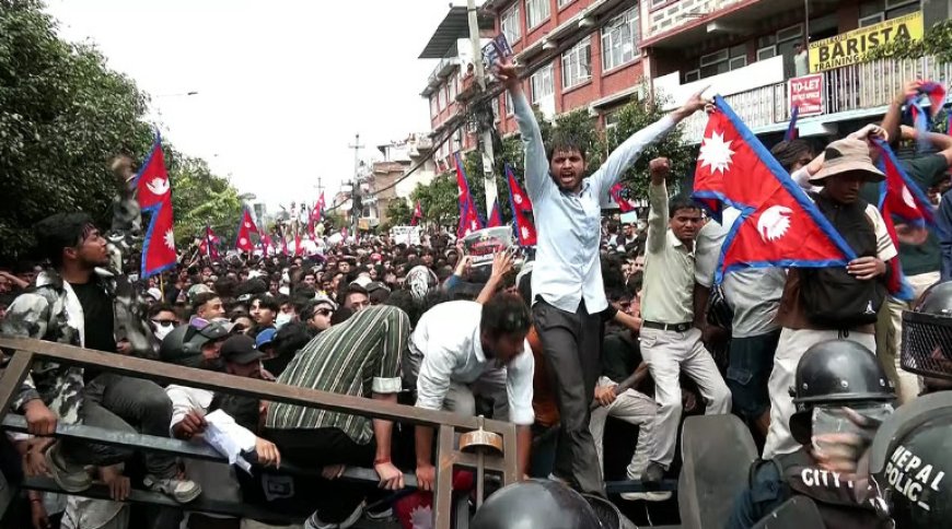 नेपाल में सोशल मीडिया बैन के खिलाफ भड़का बवाल, 19 की मौत, सैकड़ों घायल