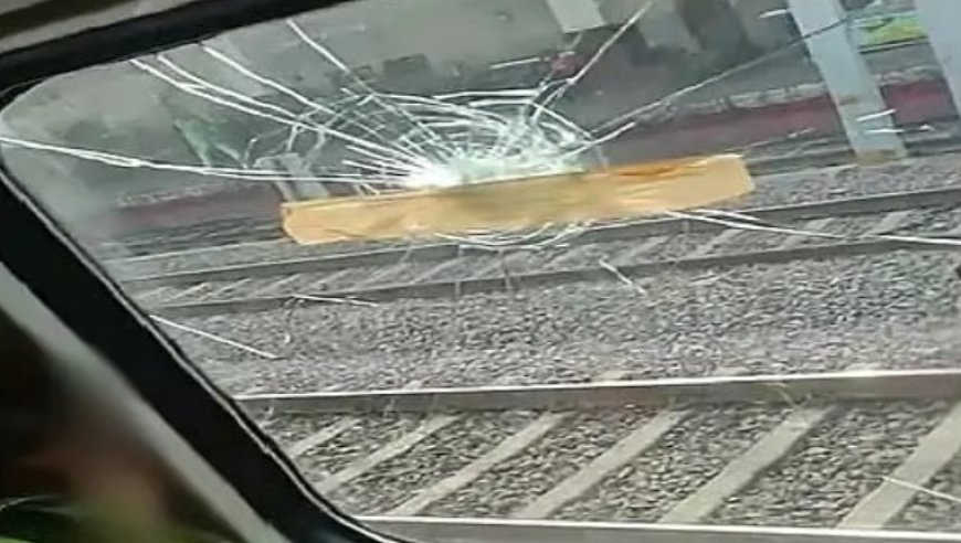 कल्याण-करजात रूट पर एक्सप्रेस ट्रेनों पर पत्थरबाज़ी — यात्रियों में दहशत, एक घायल, आरपीएफ ने दर्ज किया मामला