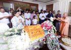 अपर्णा यादव के घर पहुंचे मुख्यमंत्री योगी, प्रतीक यादव के निधन पर जताया शोक