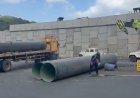 Major Accident Averted at Delhi Darbar Signal After Iron Pipes Fall From Truck