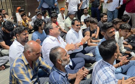 Tension Continues in Mira Road; VHP and Bajrang Dal Recite Hanuman Chalisa Outside Poonam Estate
