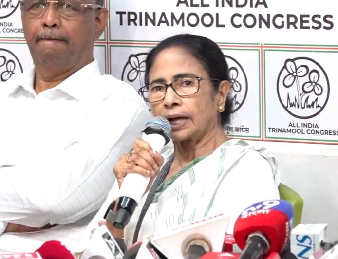 बंगाल विधानसभा भंग: इस्तीफा देने से इनकार के बाद राज्यपाल का बड़ा फैसला, ममता बनर्जी पर बढ़ा सियासी घमासान