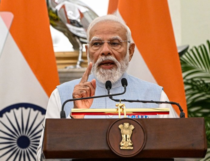 वैश्विक संकट के बीच पीएम मोदी की अपील: पेट्रोल-डीजल बचाएं, विदेश यात्रा टालें, Work From Home अपनाएं