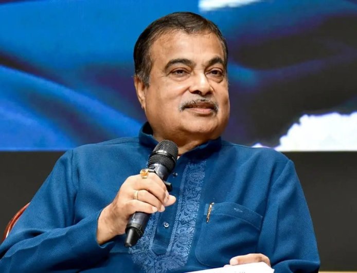 Nitin Gadkari Opts for Bus Travel During Maharashtra Tour, Cuts Convoy Size Amid Fuel Conservation Push