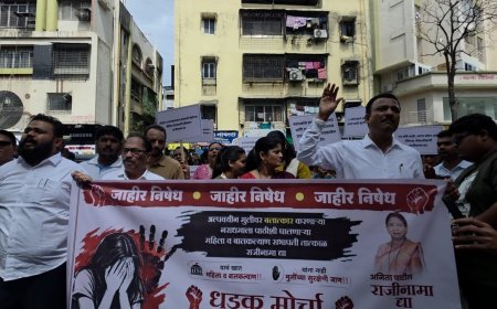 अनिता पाटिल के इस्तीफे की मांग को लेकर मनपा मुख्यालय के बाहर प्रदर्शन, आरोपी को फांसी देने की उठी मांग