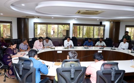 पात्र नागरिकों को बेहतर स्वास्थ्य सेवाएं दिलाने के लिए विशेष समीक्षा बैठक आयोजित