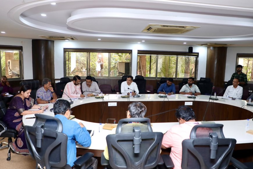 पात्र नागरिकों को बेहतर स्वास्थ्य सेवाएं दिलाने के लिए विशेष समीक्षा बैठक आयोजित