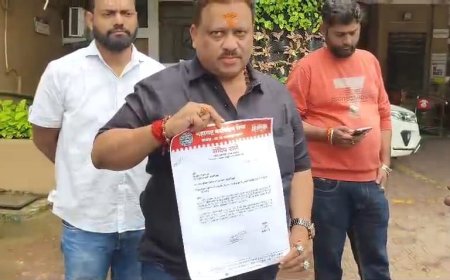 मीरा-भाईंदर में खराब सड़कों पर मनसे का विरोध, डेढ़ फीट लंबा व्यंग्यात्मक पत्र देकर निगम को घेरा
