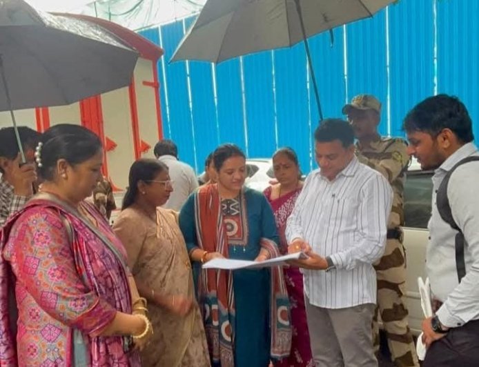 मीरा-भायंदर: महिला भवन निर्माण के लिए आरक्षित भूमि का महापौर डिंपल मेहता ने किया निरीक्षण