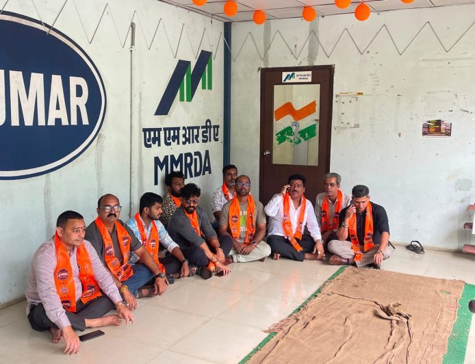 MMRDA कार्यालय के बाहर MNS का धरना, छात्रों की सुरक्षा से खिलवाड़ पर कार्रवाई की मांग