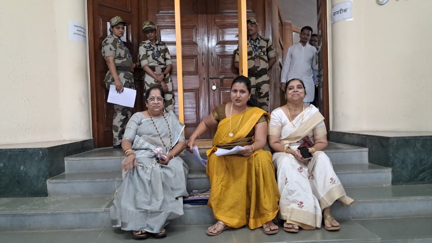 विरोधकों को बोलने नहीं दिया! शिवसेना नगरसेविकाओं का सभात्याग, सभागृह के बाहर ठिय्या आंदोलन