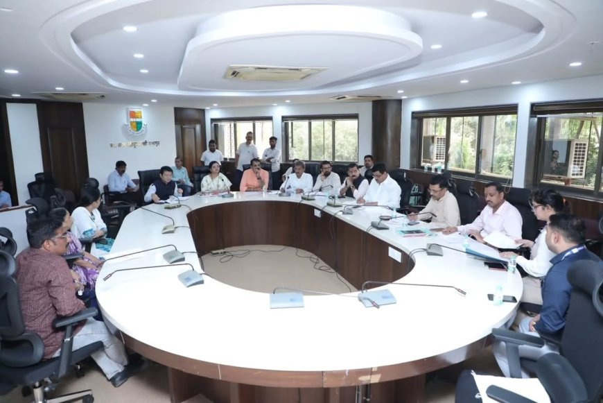मीरा-भाईंदर में स्वास्थ्य और शिक्षा पर बड़ा मंथन; इंदिरा गांधी अस्पताल में PET Scan केंद्र और मनपा स्कूलों के निजी संस्थाओं को गोद देने पर समीक्षा बैठक