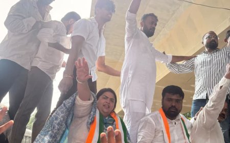 संविधान हाथ में लेकर प्रदर्शन कर रहे युवाओं की आवाज पुलिस बल से दबाने का प्रयास: युवक कांग्रेस