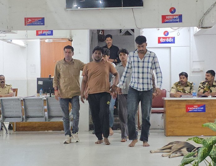 पुलिस को गाली देने वाला वीडियो बनाना पड़ा भारी, मीरा रोड पुलिस ने 4 आरोपियों को किया गिरफ्तार 1 फरार