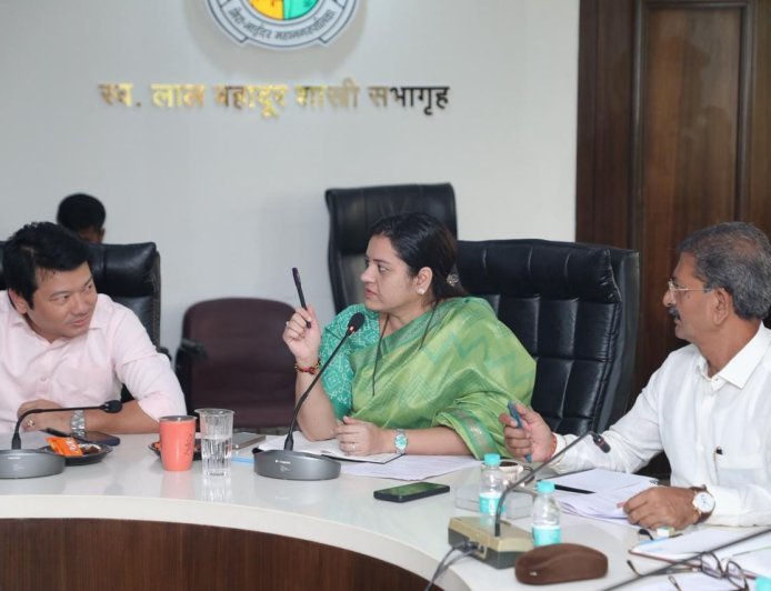 फेरीवाला जोन से अवैध निर्माण तक, महापौर डिंपल मेहता की समीक्षा बैठक में बड़े फैसले