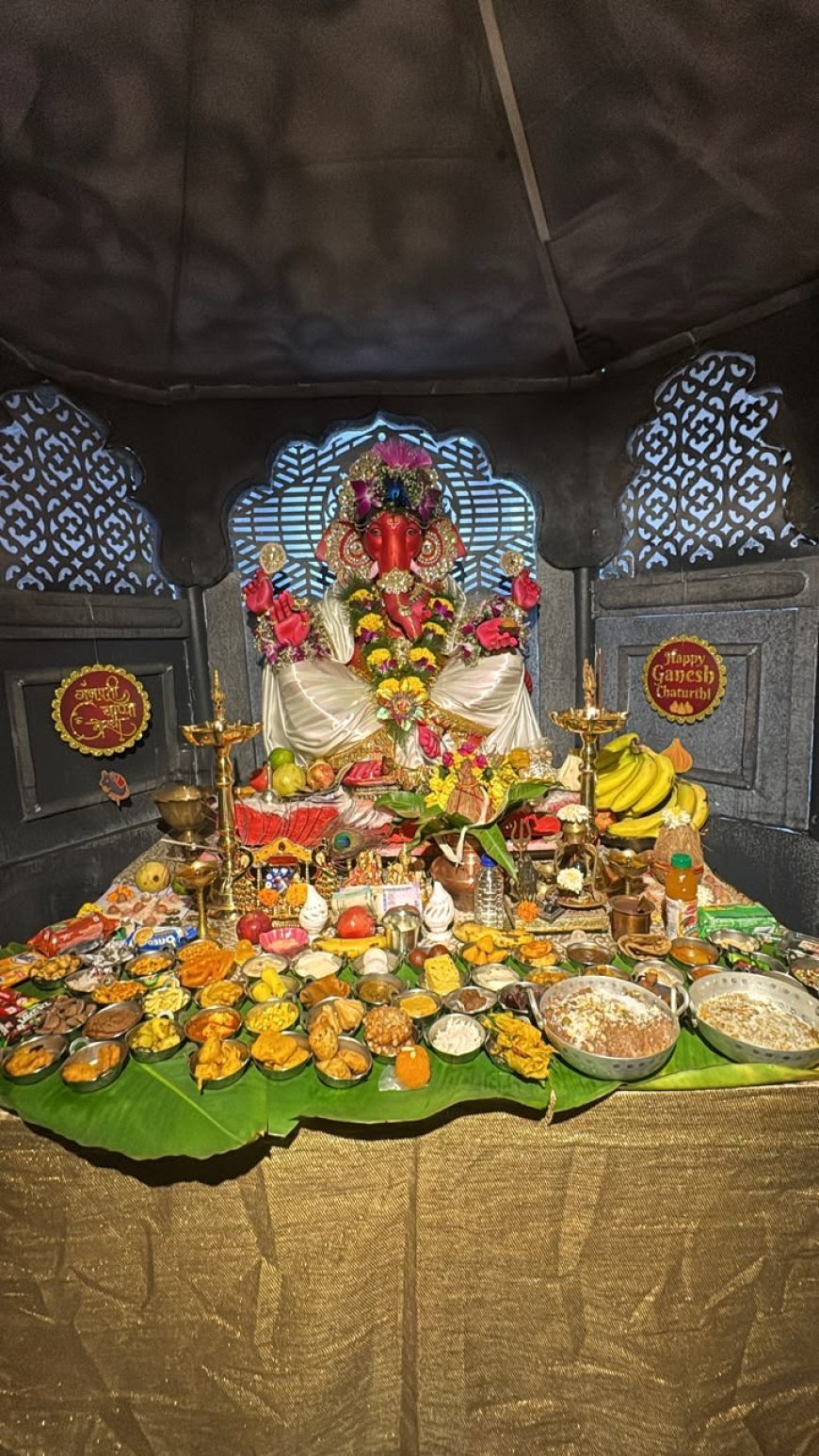 मीरा-भाईंदर में पर्यावरण अनुकूल गणेशोत्सव का संदेश, अमराठी परिवार ने बनाई कोंकण मंदिर की अनोखी सजावट