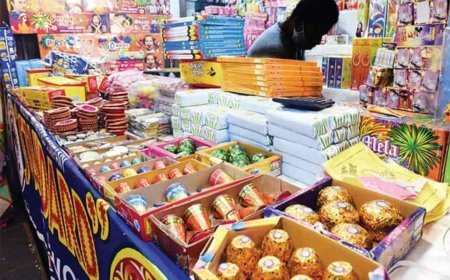 मीरा-भाईंदर में पटाखा विक्रेताओं के लाइसेंस पर अहम बैठक, पात्र आवेदनों पर जल्द कार्रवाई के निर्देश