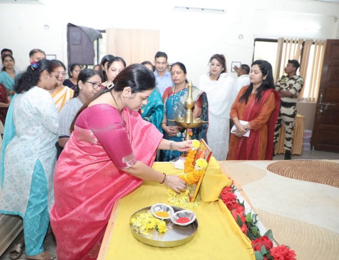 मीरा-भाईंदर में महापौर डिंपल मेहता की पहल, छात्राओं और जरूरतमंद महिलाओं को बांटे गए सैनिटरी नैपकिन!