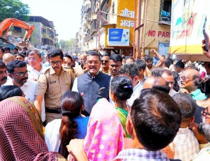 भाईंदर के देवकी अपार्टमेंट हादसे के बाद प्रताप सरनाईक ने लिया जायजा, प्रभावित परिवारों को मिलेगी अस्थायी छत