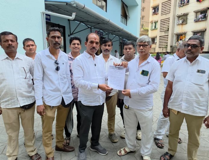 रिक्शा मीटर कैलिब्रेशन के नाम पर ₹200 अतिरिक्त वसूली का आरोप, MNS ने RTO को सौंपा ज्ञापन